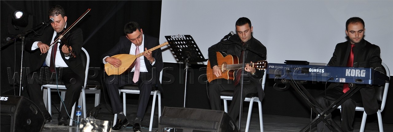 Gümüşhane'de öğrencilerden kahramanlığa dair şiir ve türkü dinletisi 4