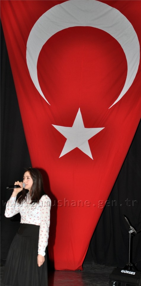 Gümüşhane'de öğrencilerden kahramanlığa dair şiir ve türkü dinletisi 6