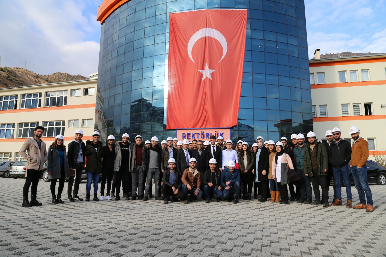 Genç mühendis adayları baret giydi 4