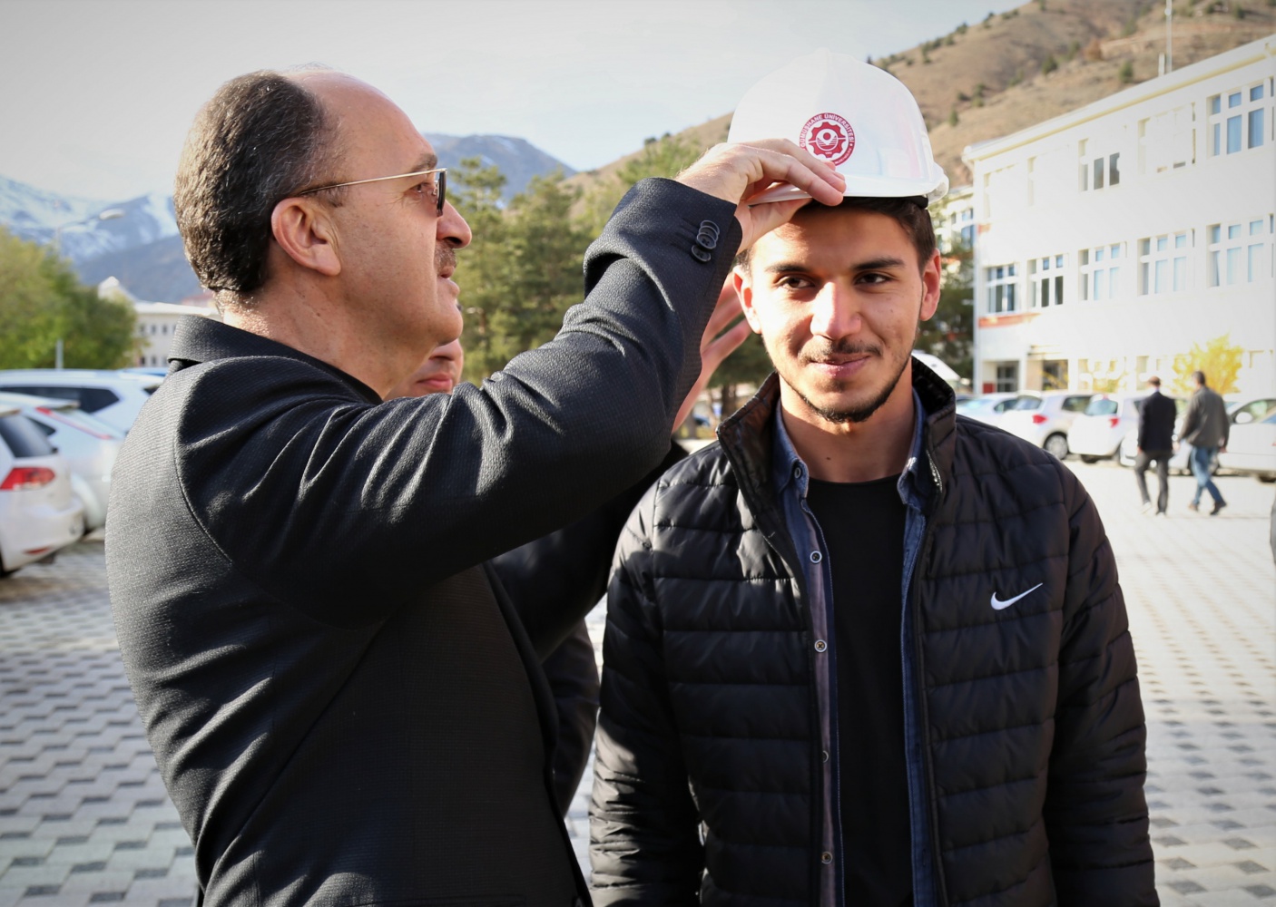 Genç mühendis adayları baret giydi 1