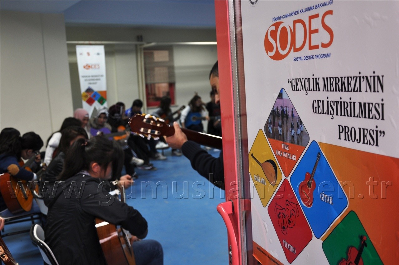 Gençlik Merkezi Dolup Taşıyor 1