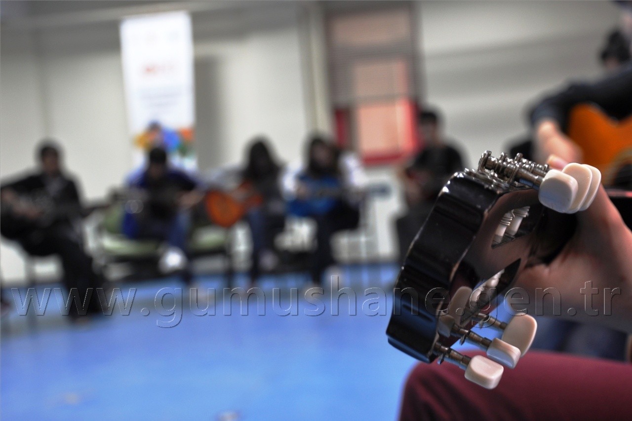 Gençlik Merkezi Dolup Taşıyor 2