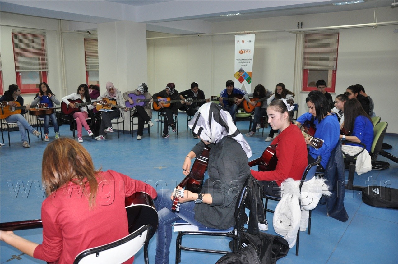 Gençlik Merkezi Dolup Taşıyor 4