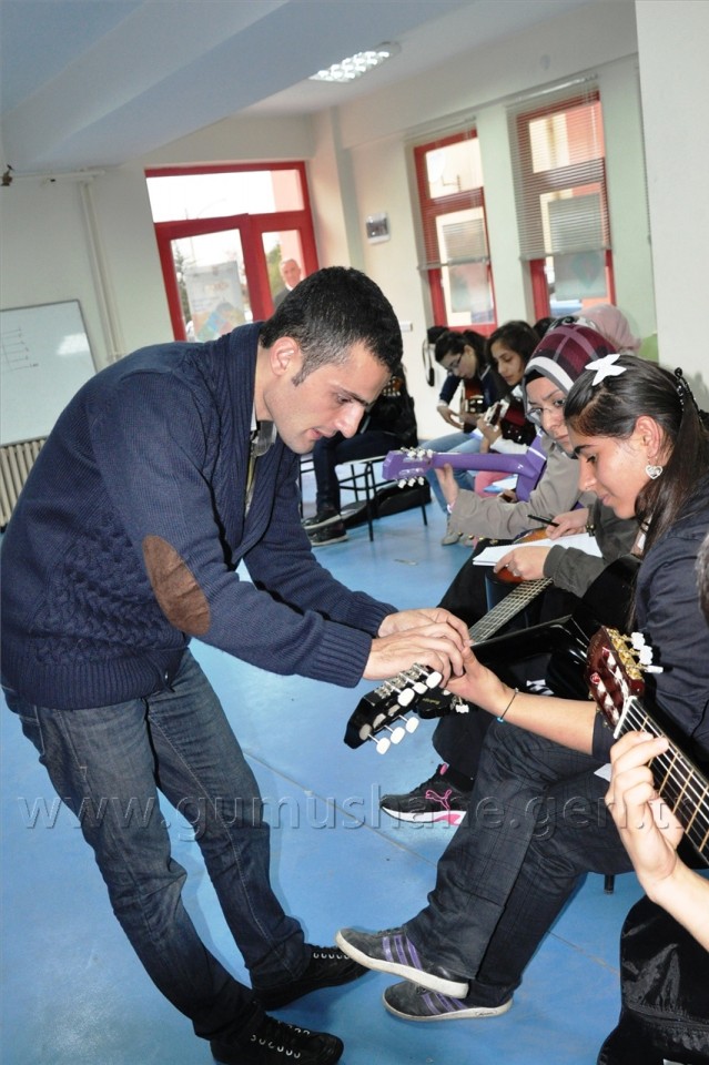 Gençlik Merkezi Dolup Taşıyor 6