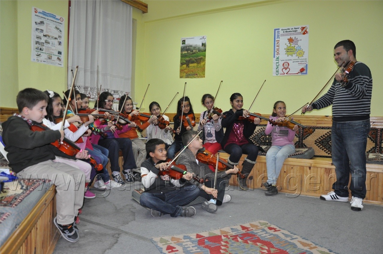 Gençlik Merkezi Dolup Taşıyor 7