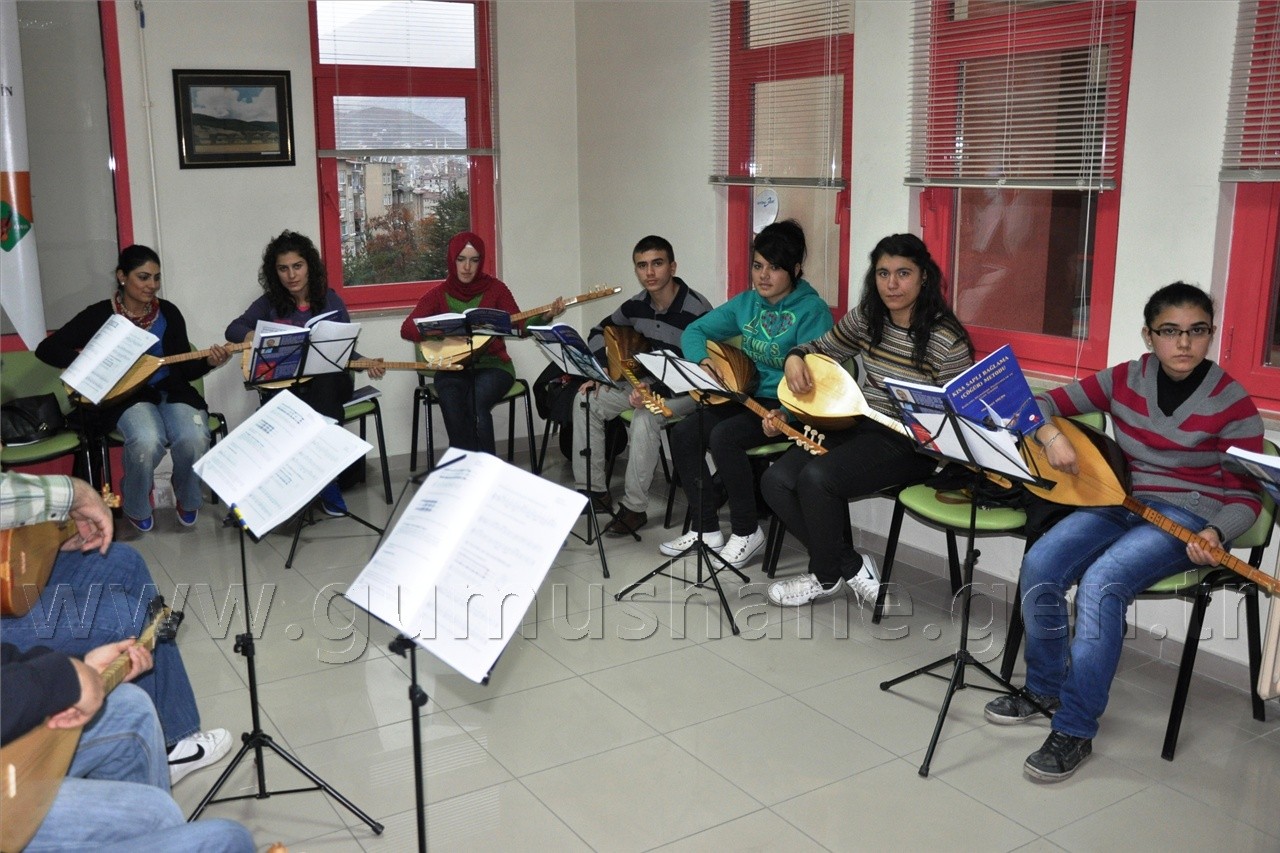 Gençlik Merkezi Dolup Taşıyor 8