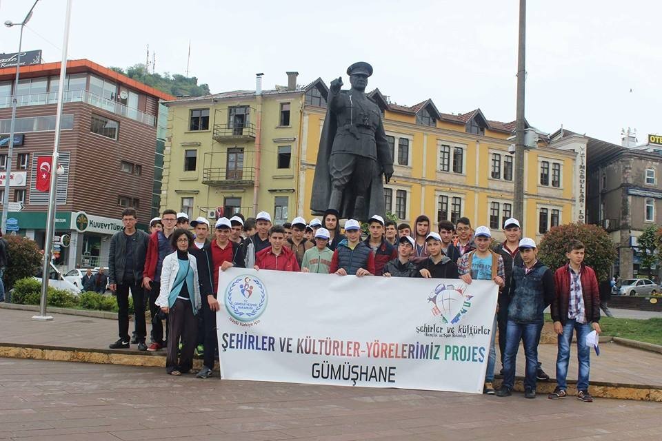 Gümüşhane'de 520 genç çevre illeri gezdi 6