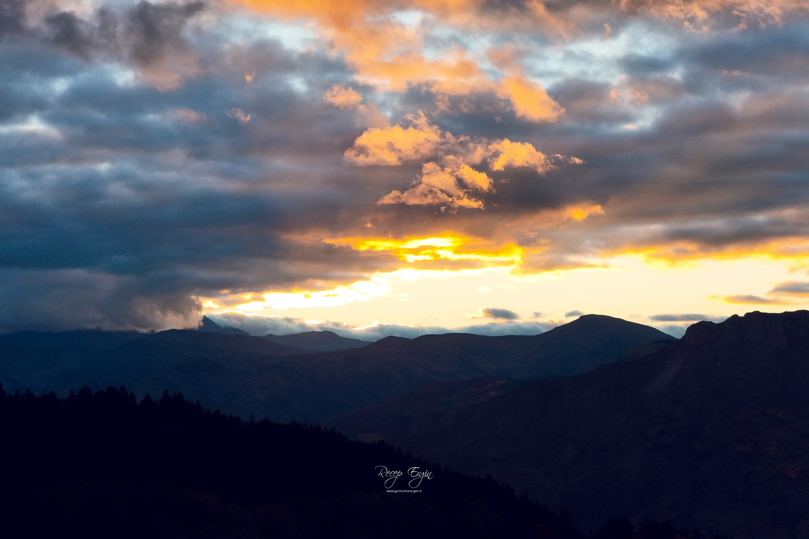 Gümüşhane sonbaharın altın renklerine büründü 3