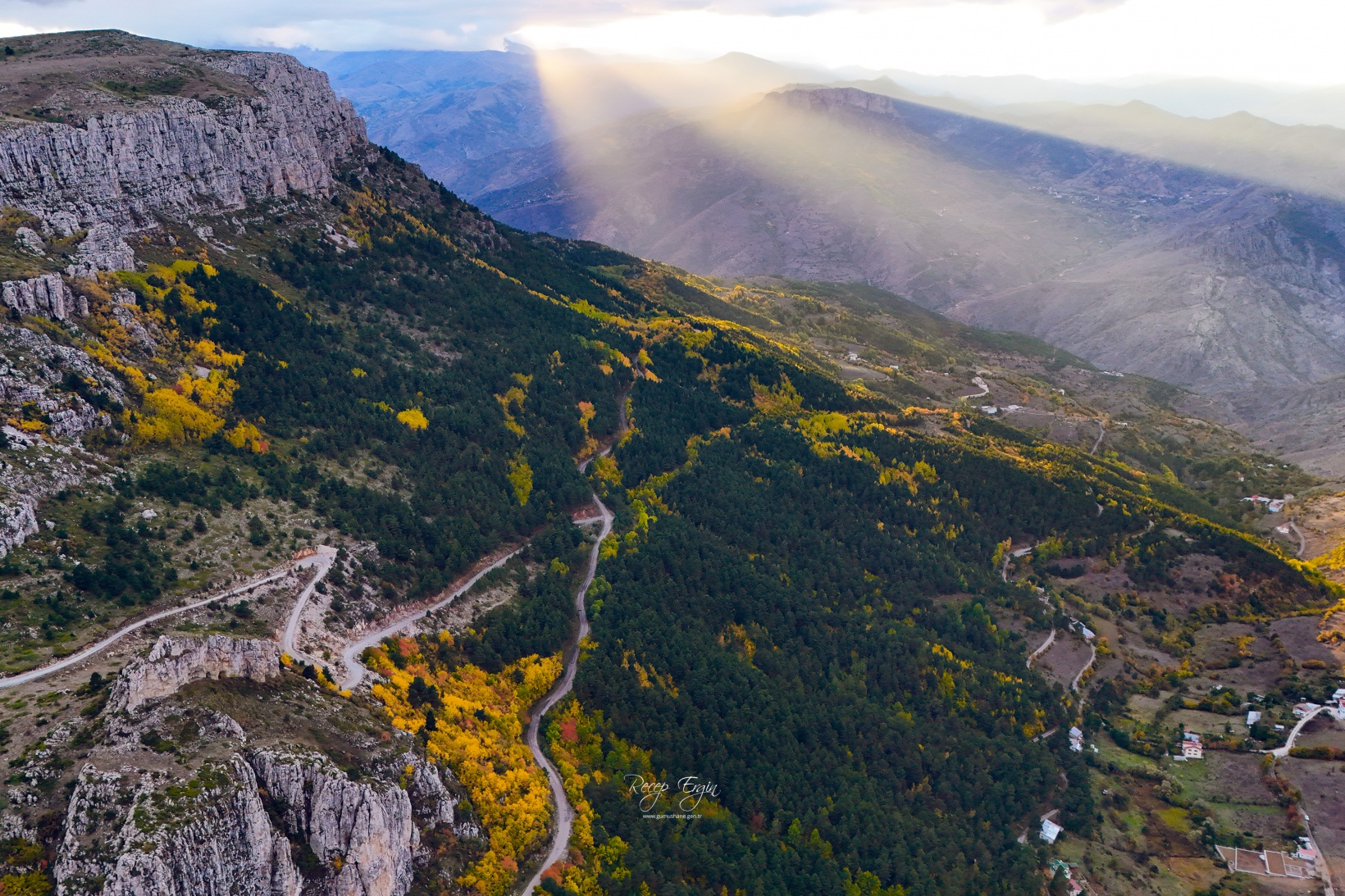 Gümüşhane sonbaharın altın renklerine büründü 11