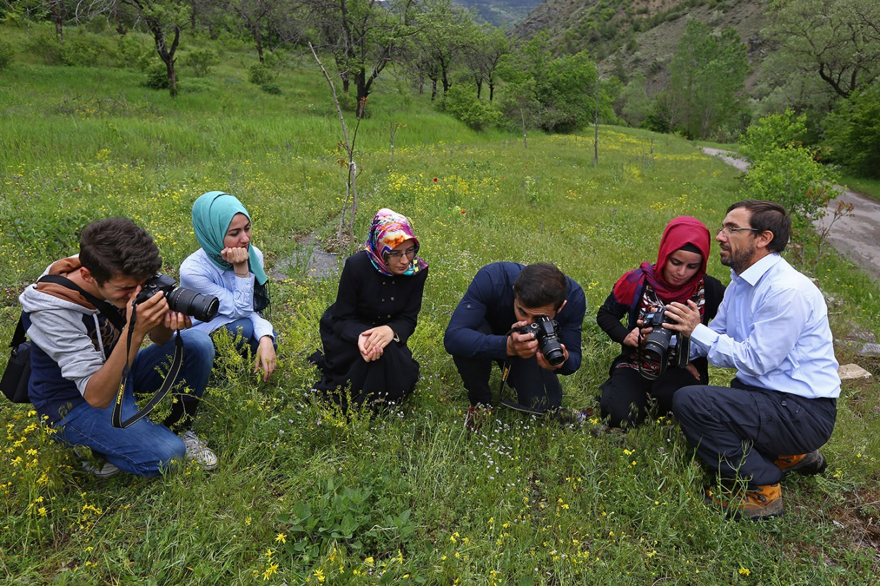 Genç fotoğrafçılar makro eğitiminde 2