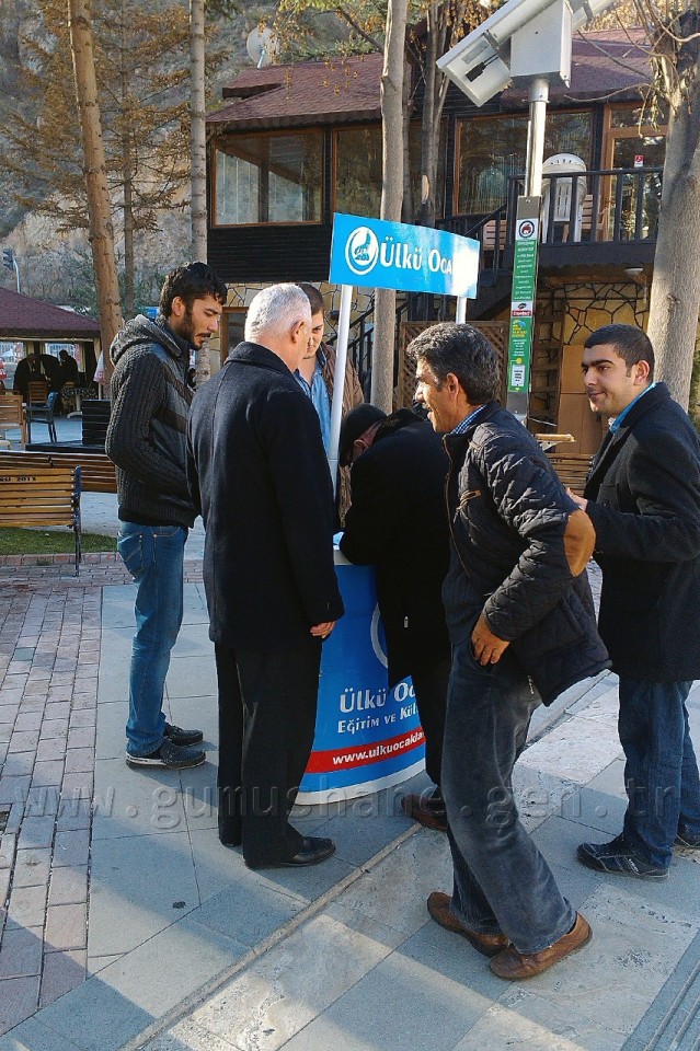 Ülkü Ocakları, Uygur Türkleri için imza kampanyası başlattı 1