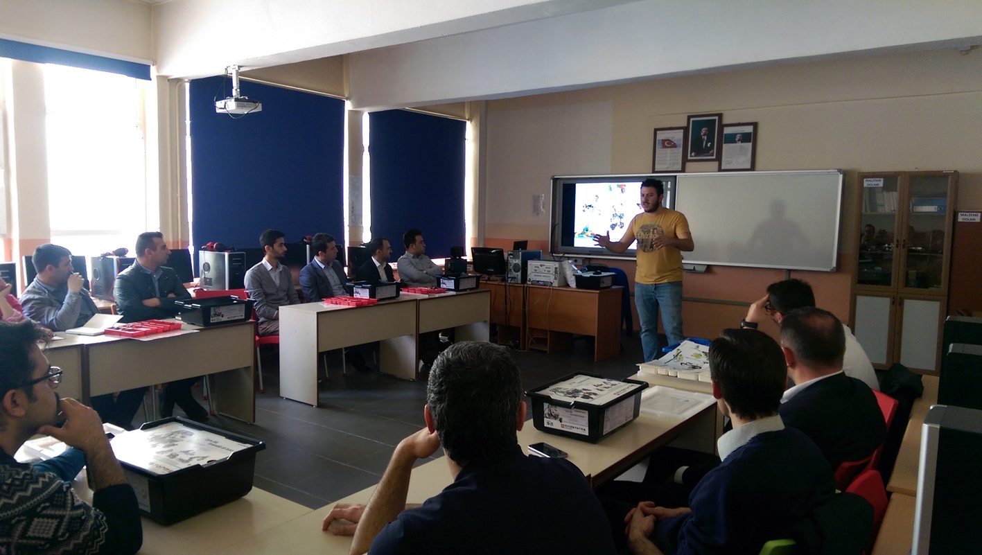 Öğretmenlere LEGO robot eğitimi verildi 1