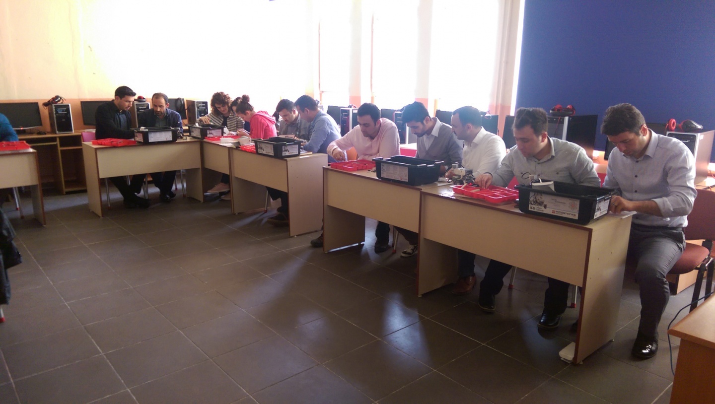 Öğretmenlere LEGO robot eğitimi verildi 2