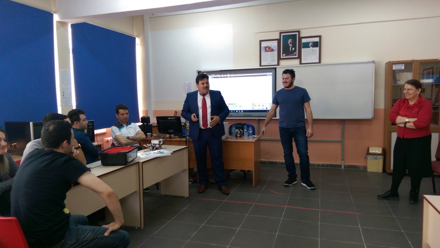 Öğretmenlere LEGO robot eğitimi verildi 4