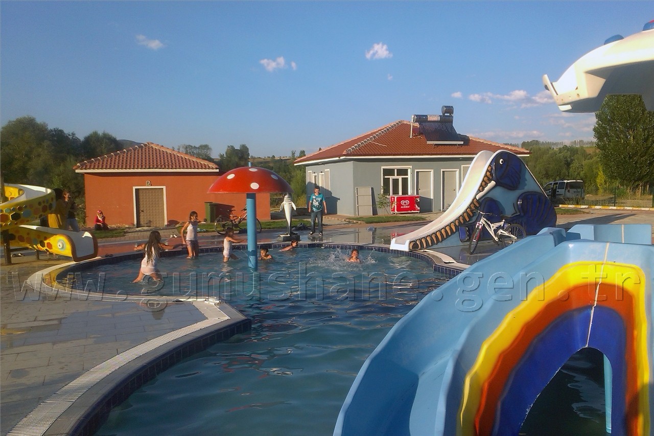 Kelkitli Çocuklar Sıcak Havada Aqua Parka Akın Etti 4