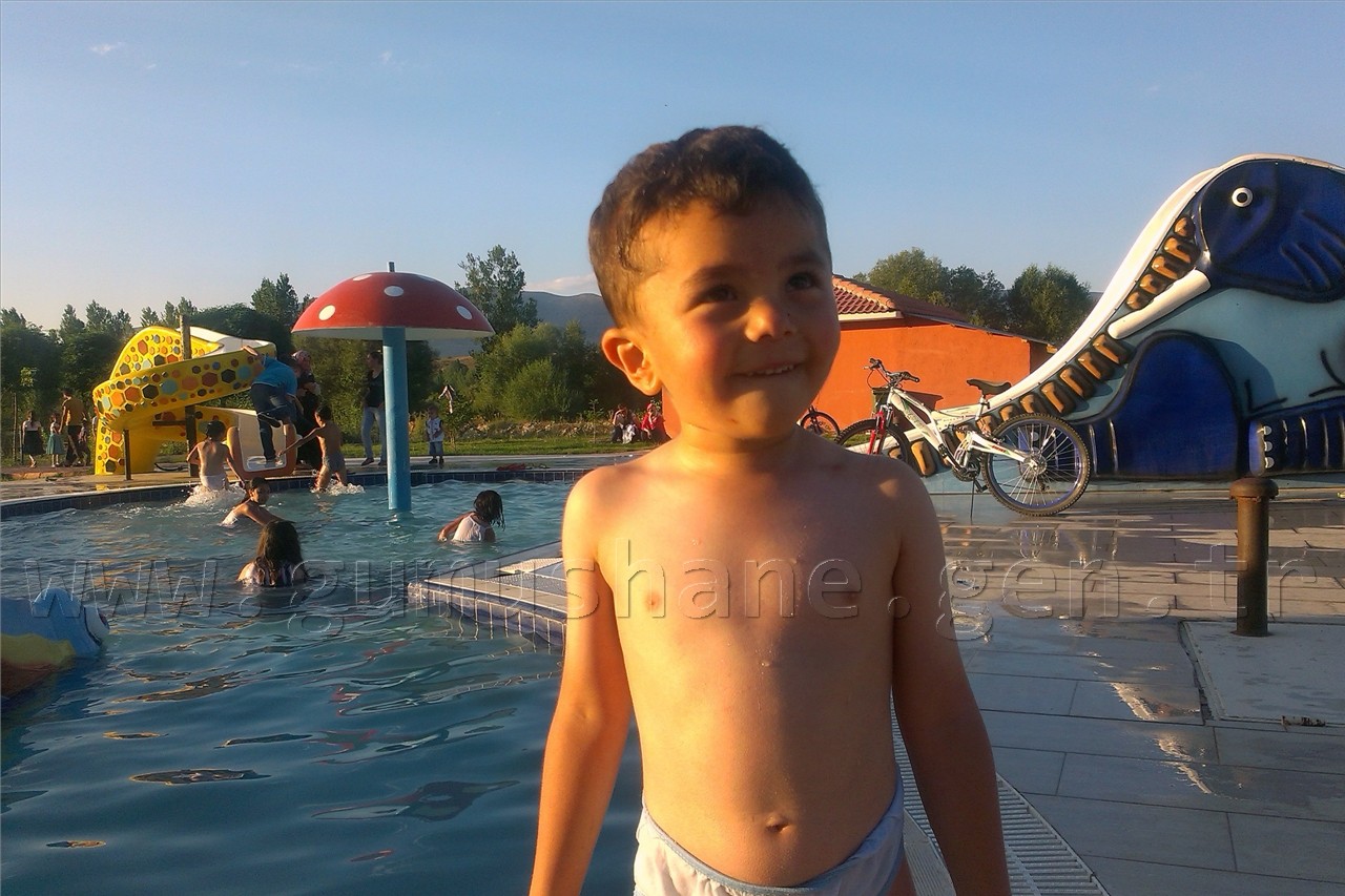 Kelkitli Çocuklar Sıcak Havada Aqua Parka Akın Etti 5
