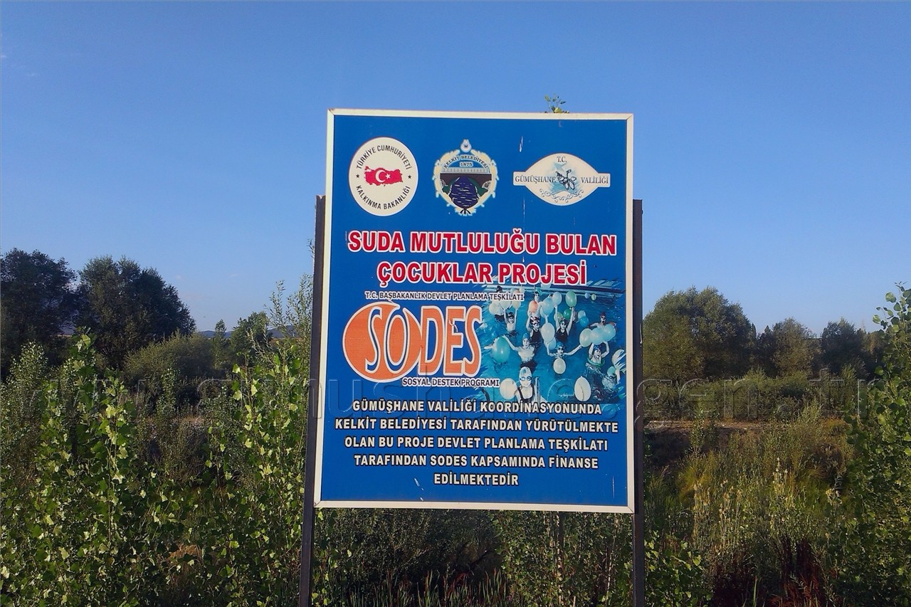 Kelkitli Çocuklar Sıcak Havada Aqua Parka Akın Etti 3