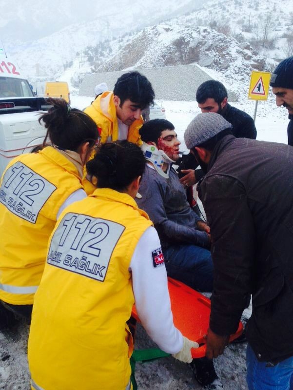 Buzlu Yolda Kayan Minibüs Harşit'e Yuvarlandı: 2 Yaralı 1