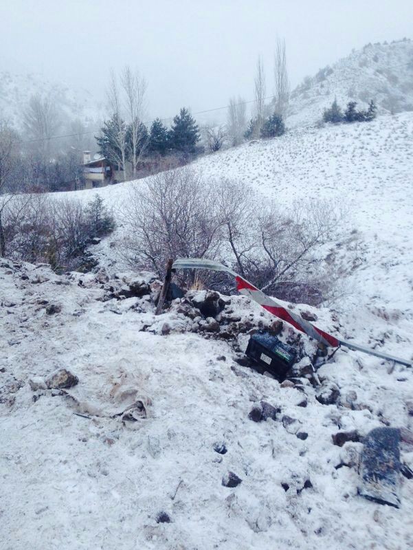 Buzlu Yolda Kayan Minibüs Harşit'e Yuvarlandı: 2 Yaralı 4