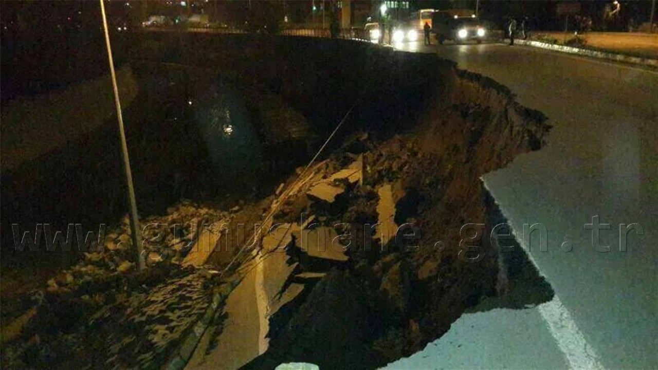 Bağlarbaşında Karayolu Çöktü 4