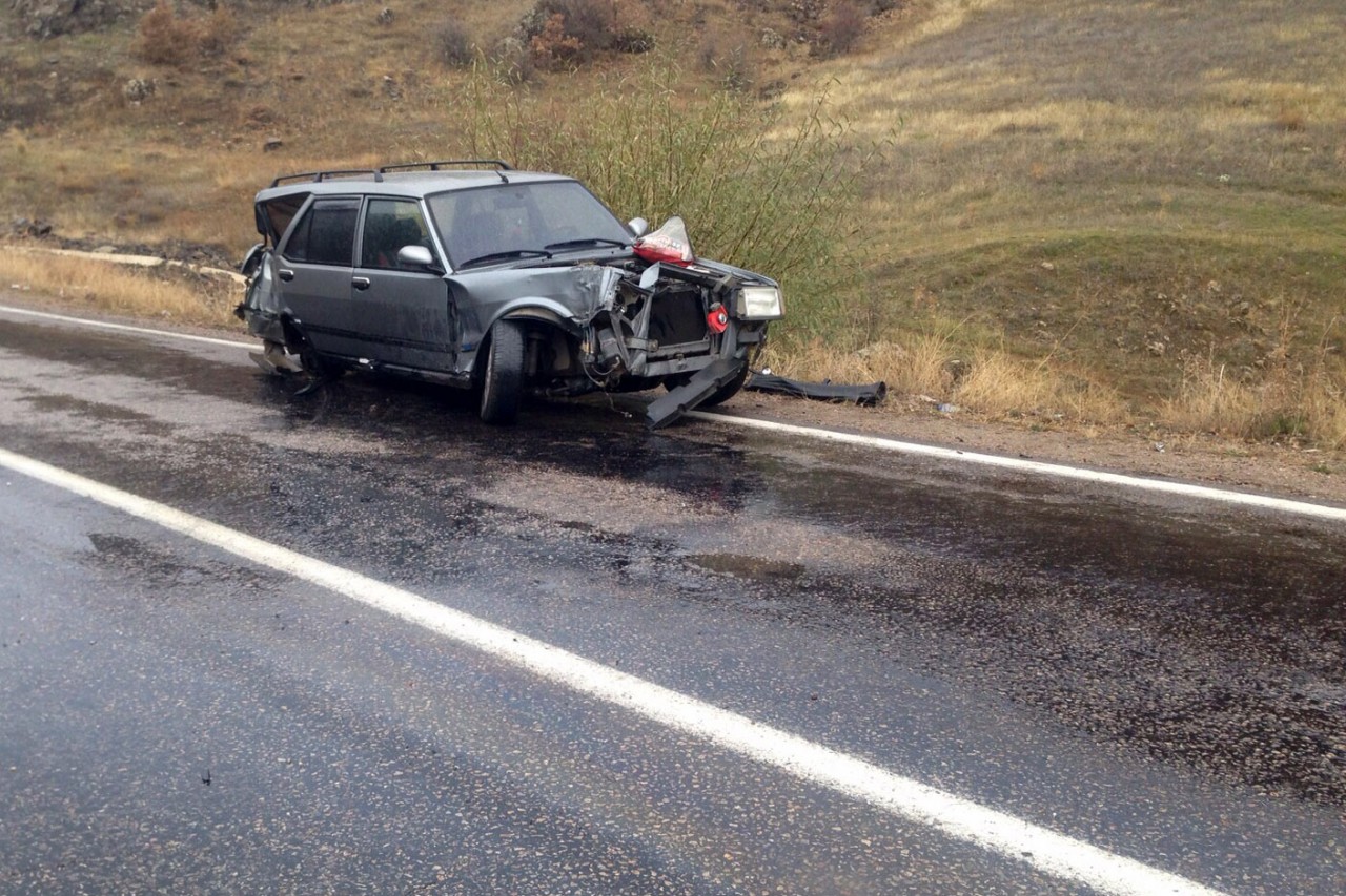 Kelkit yolunda kaza: 2 yaralı 1