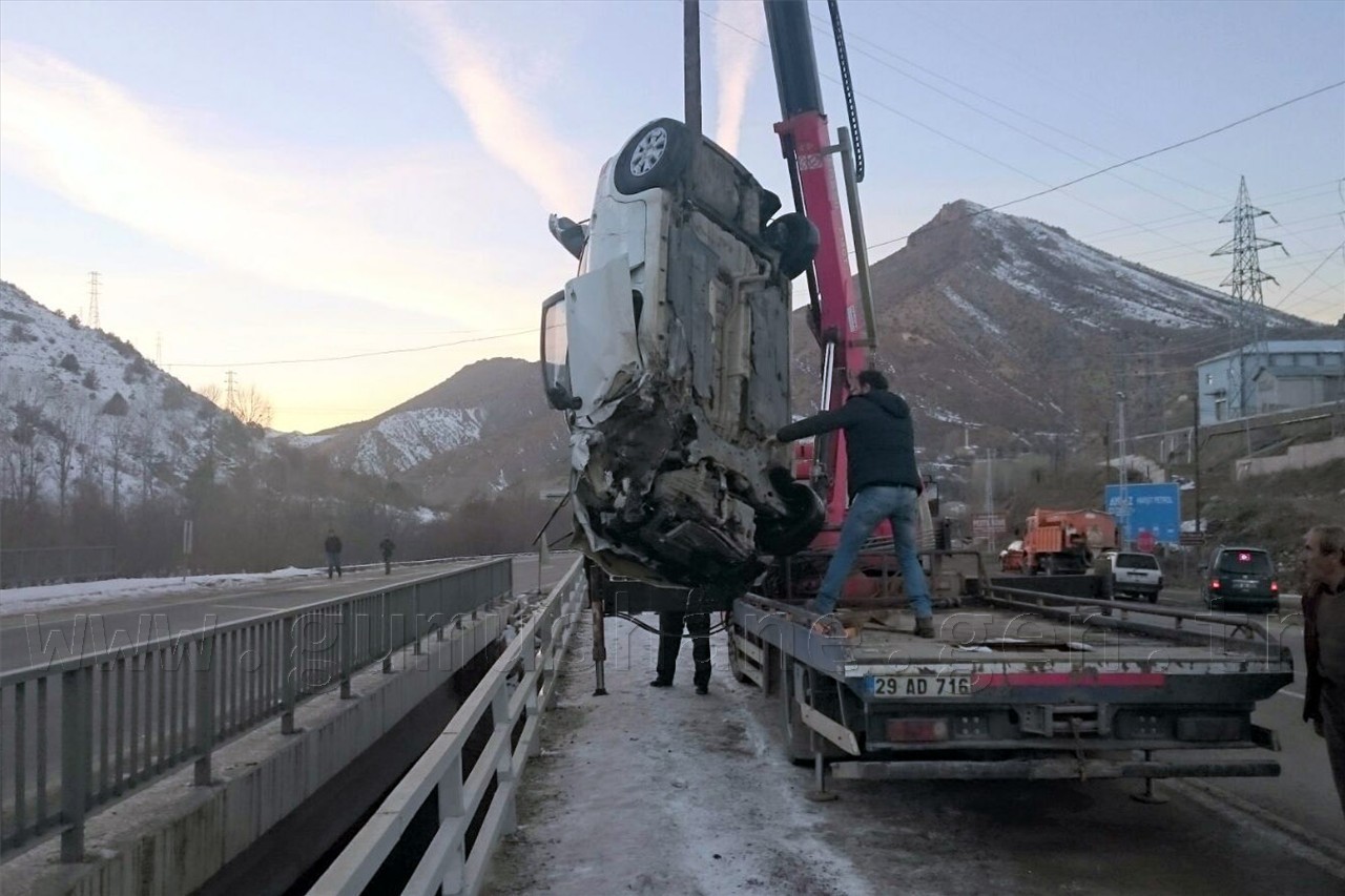 Gümüşhane'de kaza: 3 yaralı 21