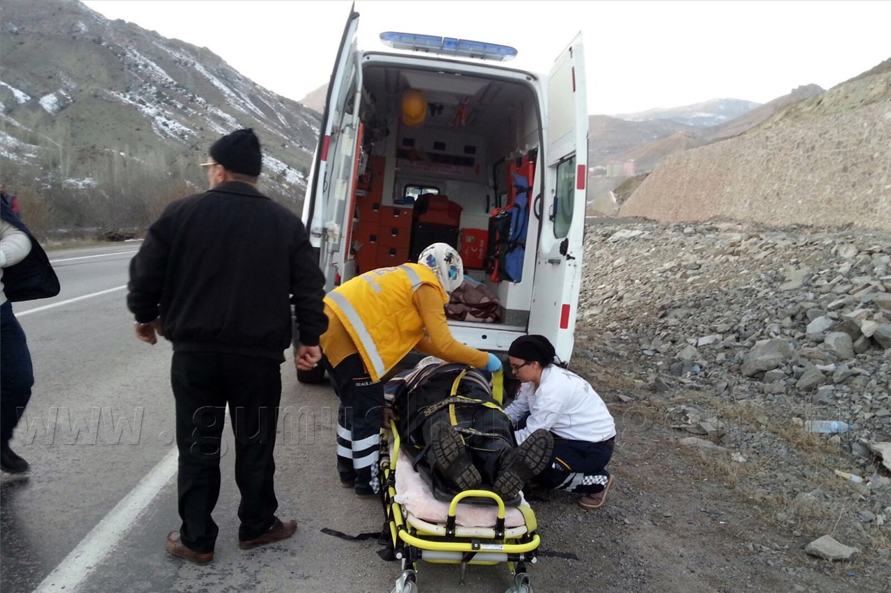 Pirahmet kavşağında kaza: 3 yaralı 4