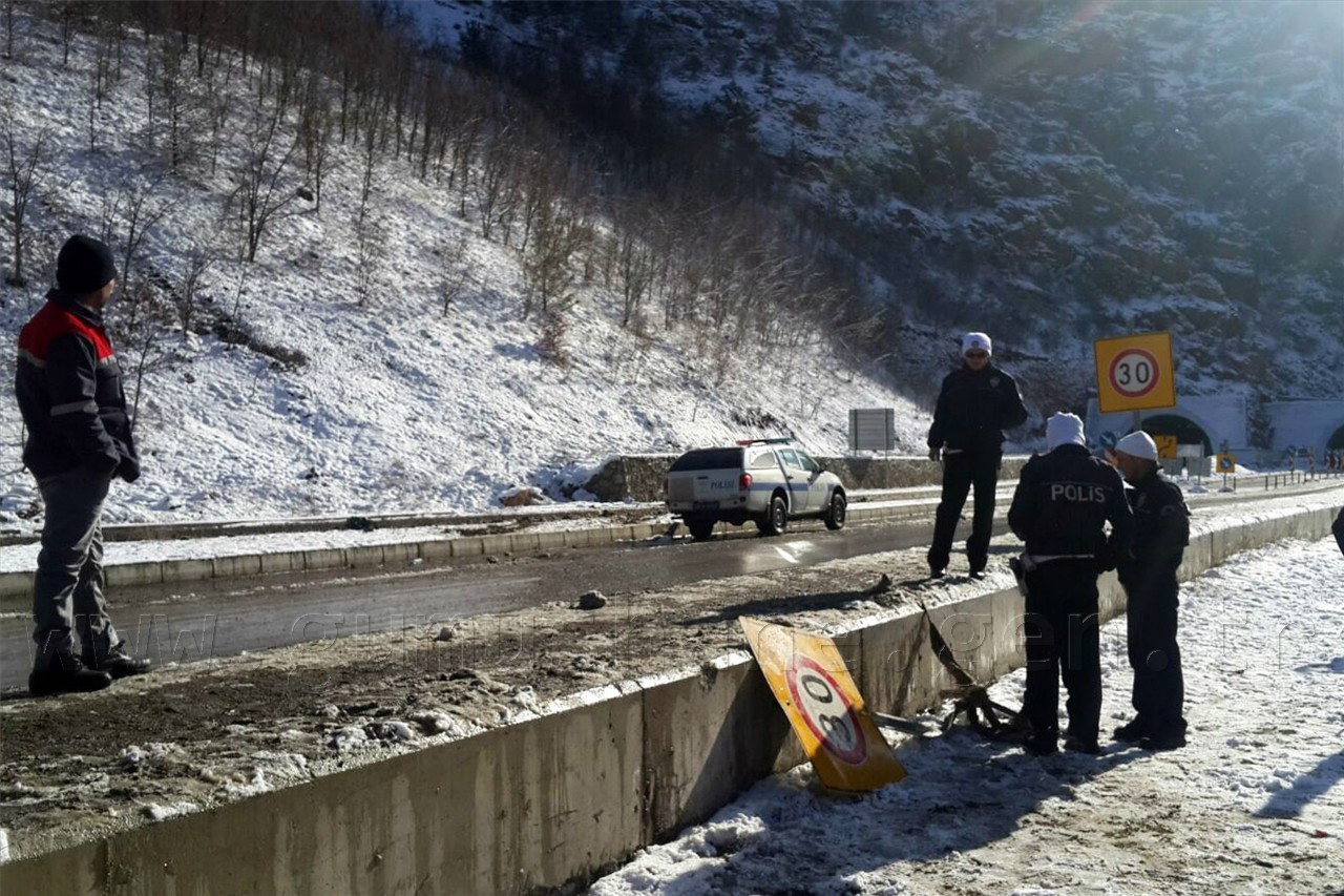 Gümüşhane’de 2 kaza 4 yaralı 9