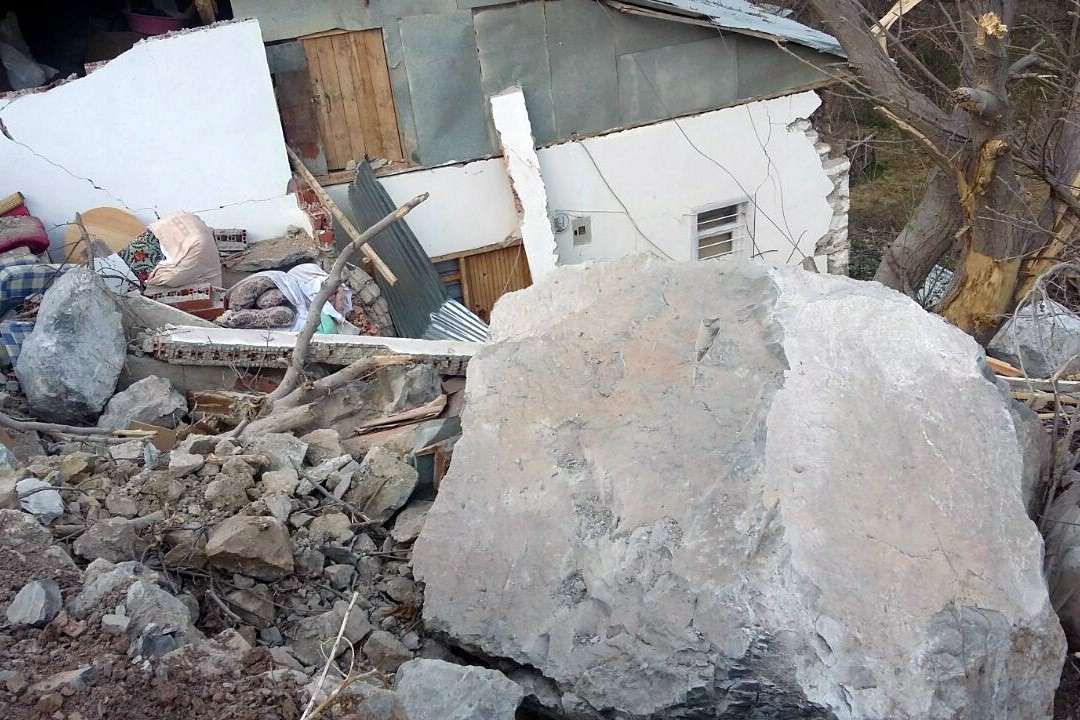 İkisu-Yağlıdere-Olucak grup yolunda heyelan 23