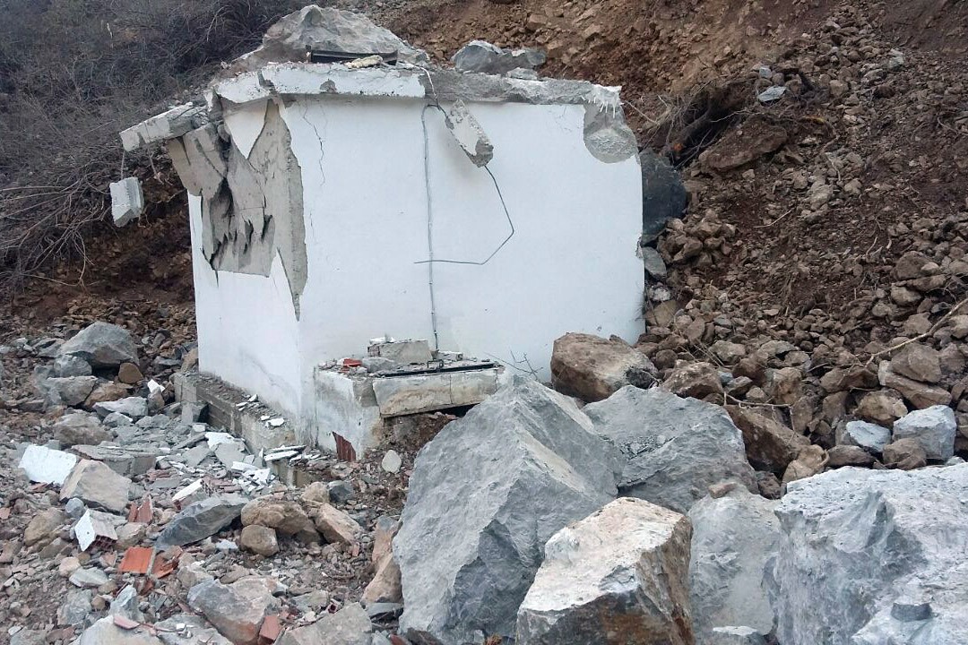 İkisu-Yağlıdere-Olucak grup yolunda heyelan 24