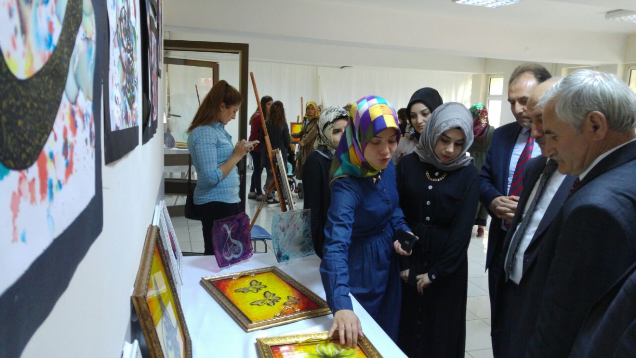 KYK öğrencilerinden yılsonu sergisi 1