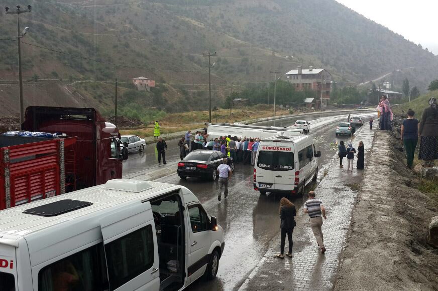 Torul'da trafik kazası: 13 yaralı 6