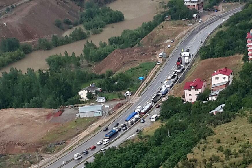 Torul'da trafik kazası: 13 yaralı 7