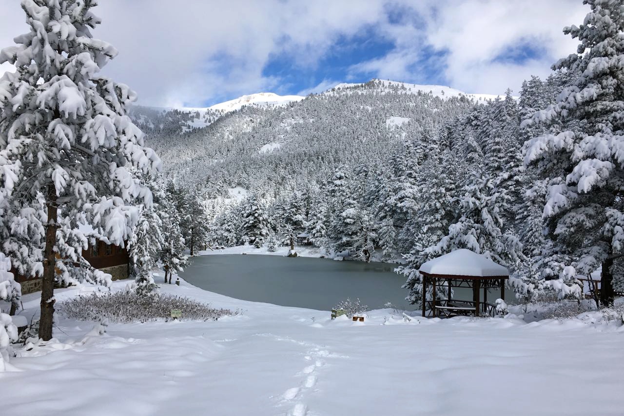 Limni Gölü beyaz cennete döndü 3