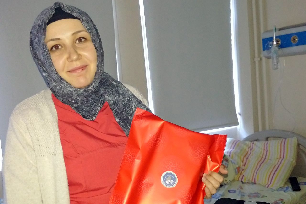 Ablalarından minik yüreklere hediyeler 2