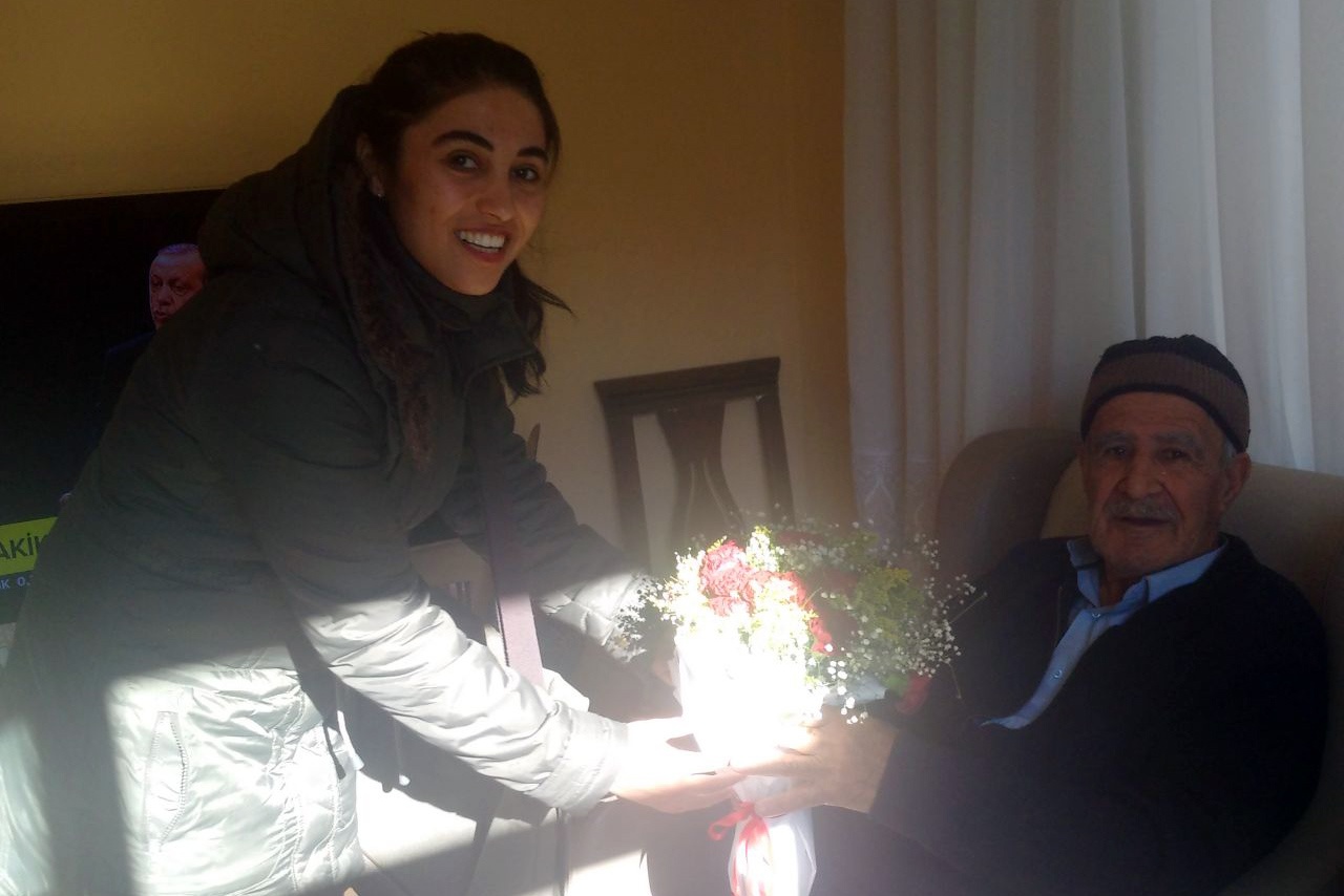 KYK’lı gençler öğretmenler gününü unutmadı 1