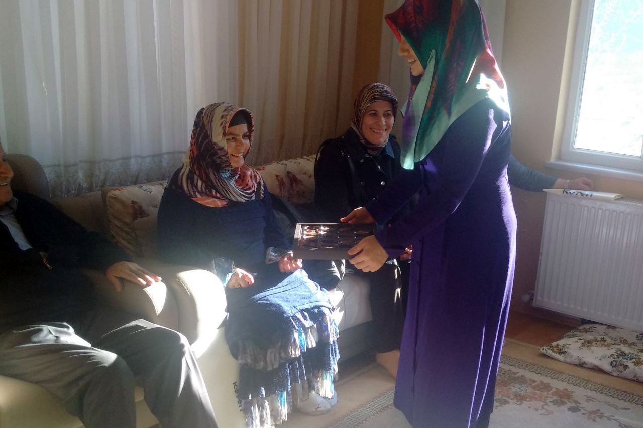 KYK’lı gençler öğretmenler gününü unutmadı 7