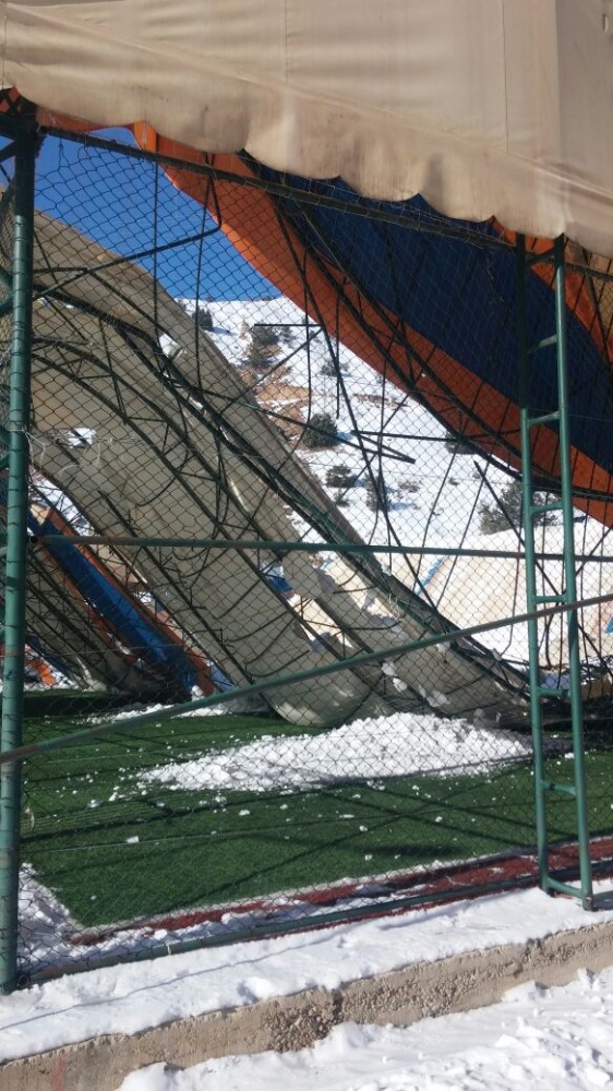 Gümüşhane Üniversitesinde halı saha çöktü 2