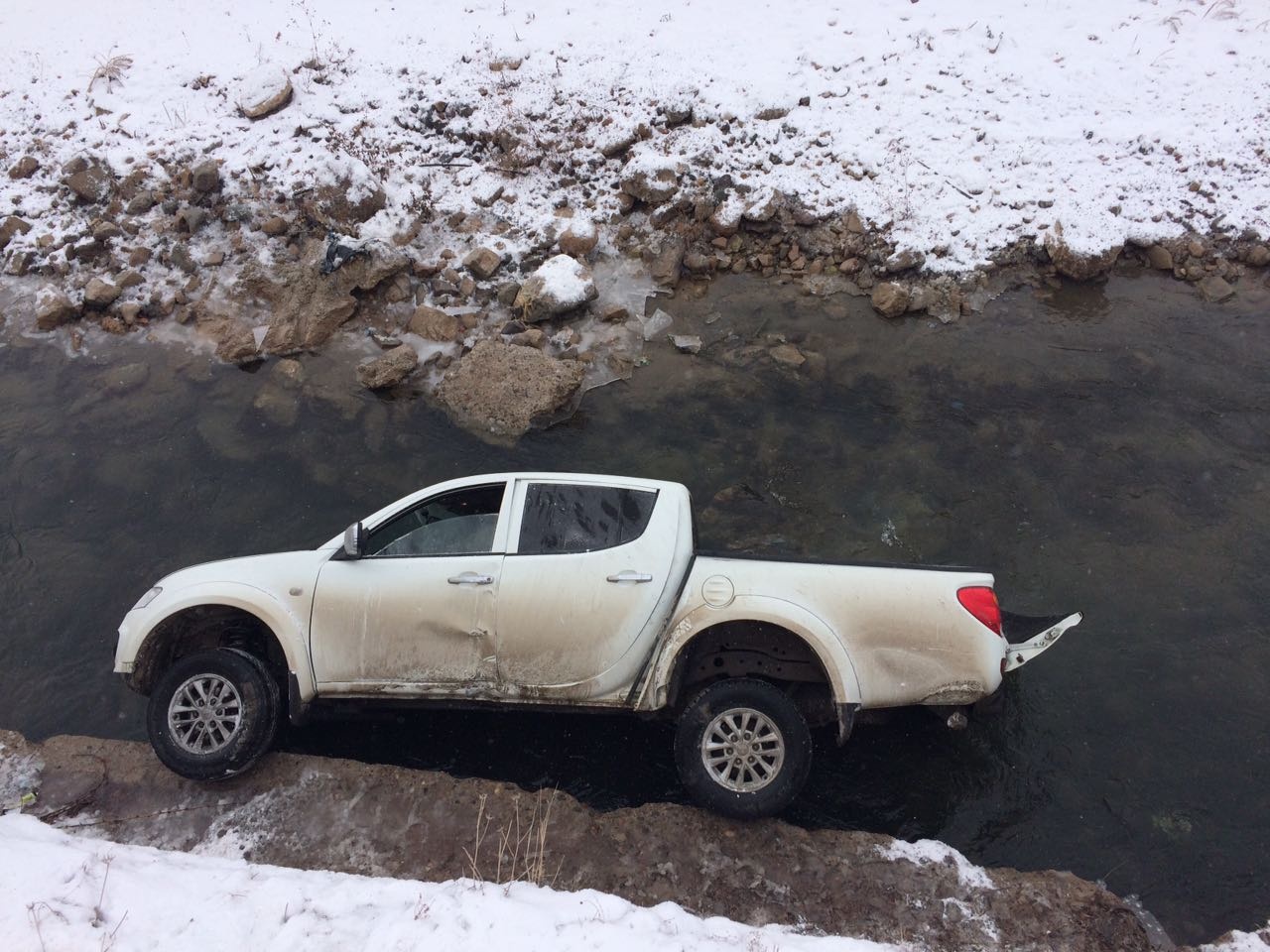 Kamyonet Harşit Çayına uçtu 2