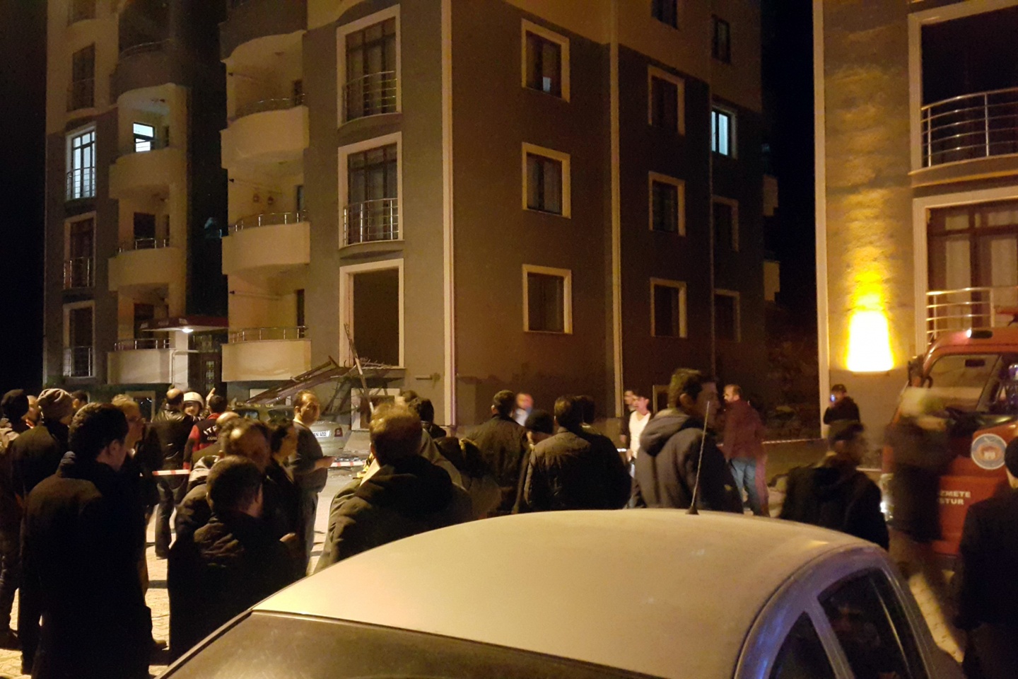 Gümüşhane’de istinat duvarı binaların üzerine yıkıldı 14