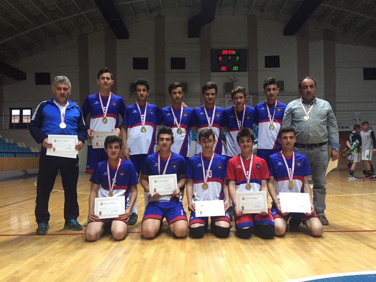 AFK Anadolu Lisesi Voleybol takımı bölge şampiyonu oldu 3