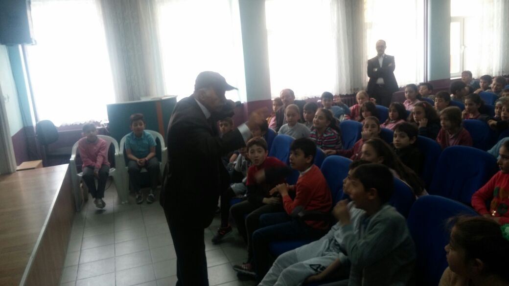 Yazar Cumhur Turan, Yusuf Çiftçioğlu İlkokulunda öğrencilerle buluştu 10