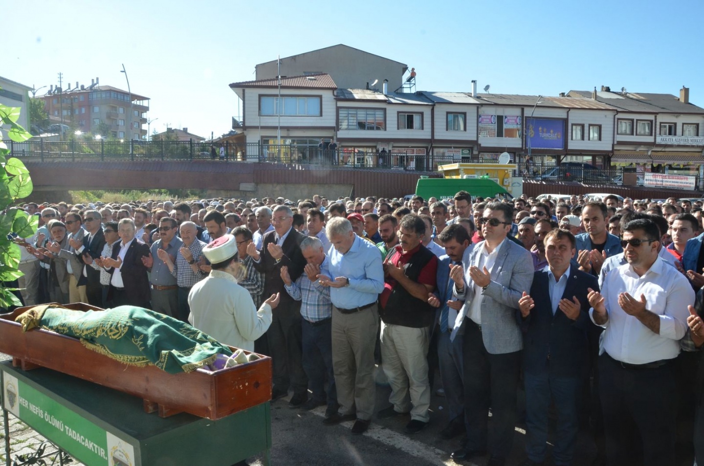 Yılmaz son yolculuğuna uğurlandı 6