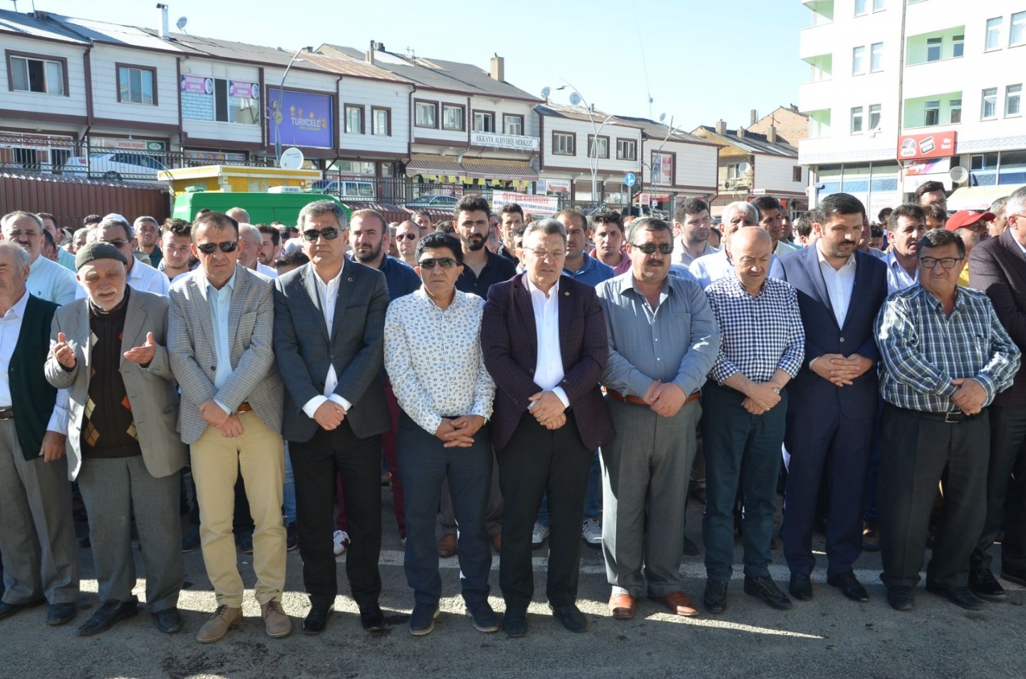 Yılmaz son yolculuğuna uğurlandı 12