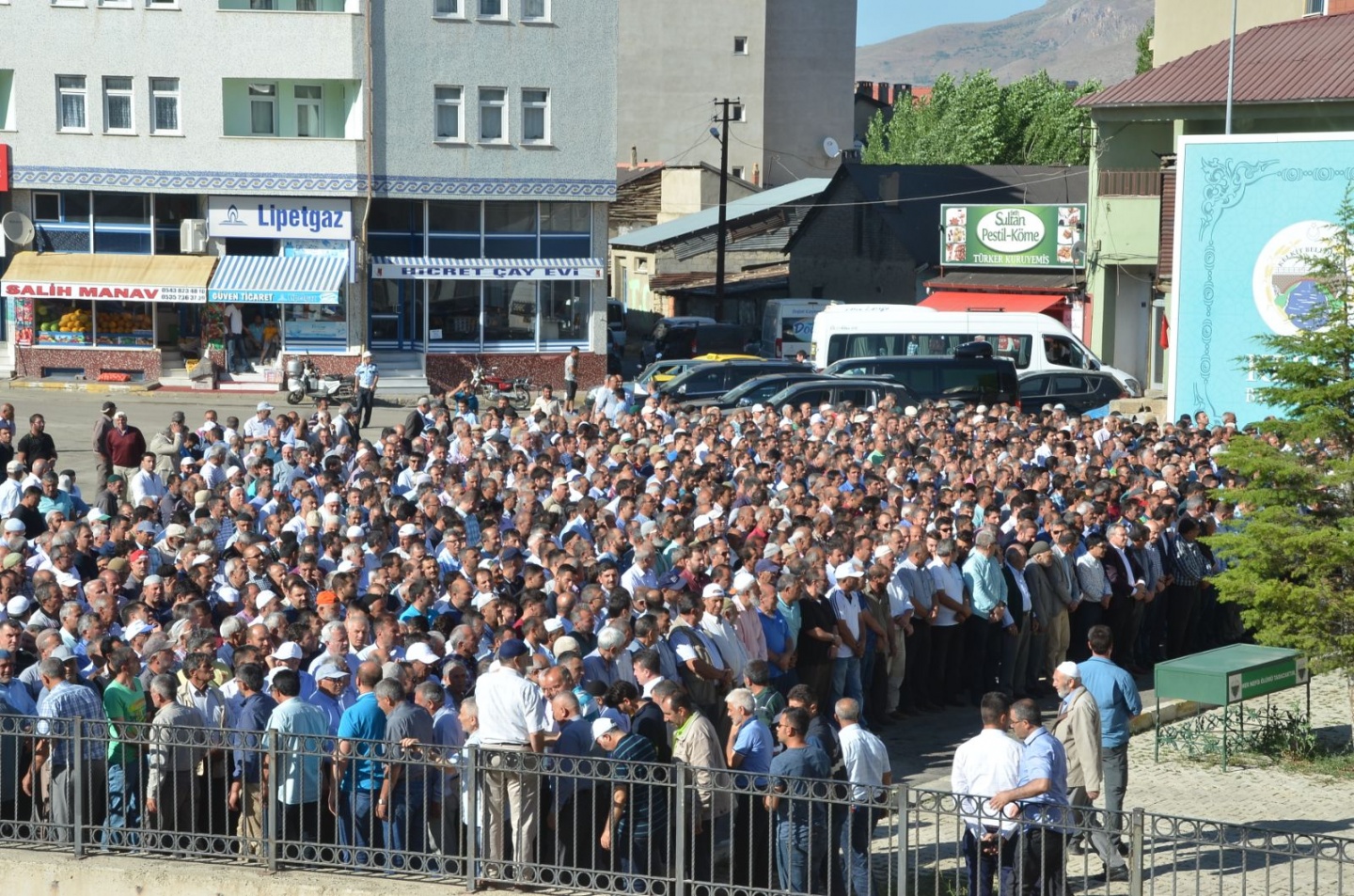 Yılmaz son yolculuğuna uğurlandı 17