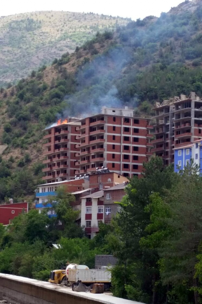 Gümüşhane’de çatı yangını 1