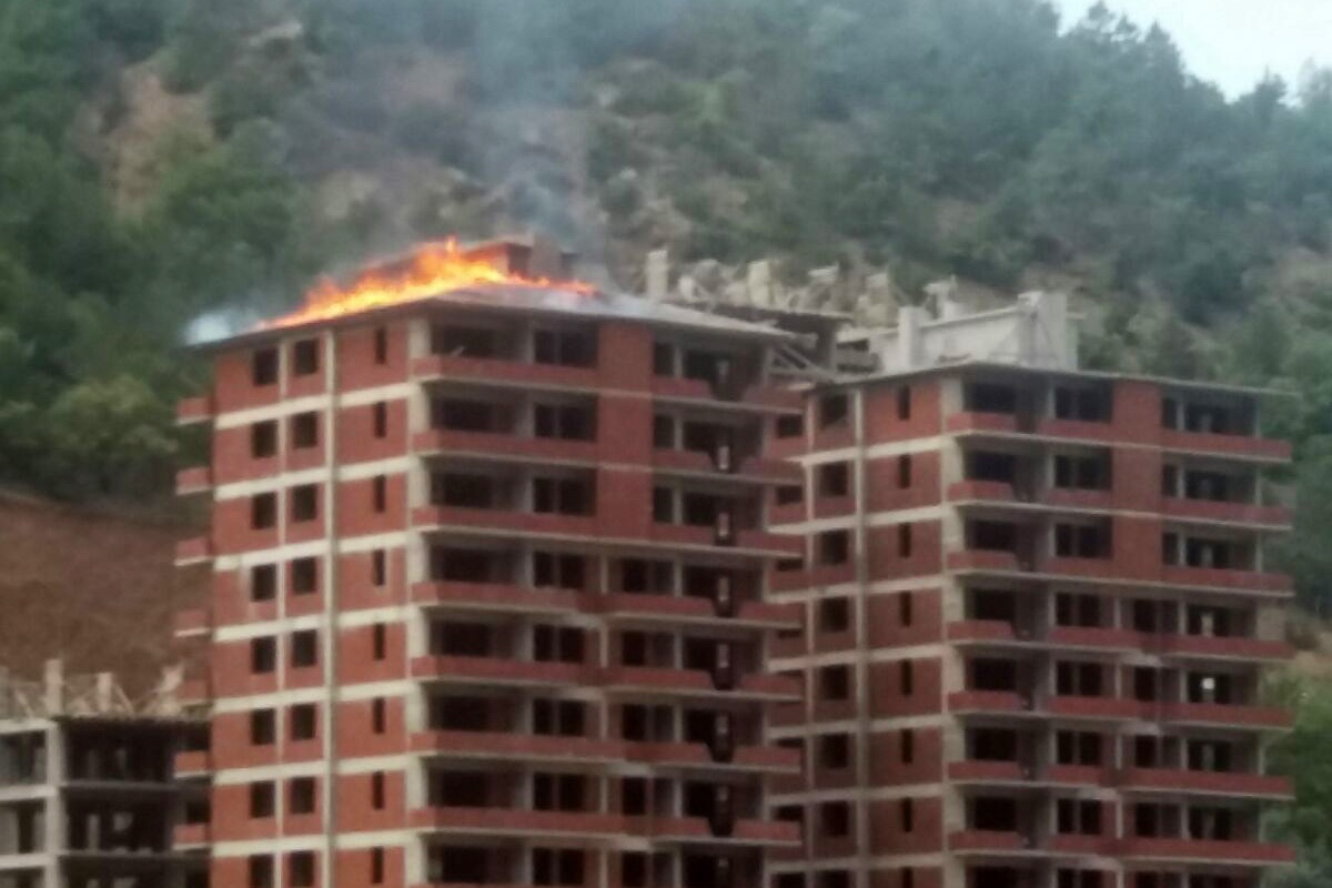 Gümüşhane’de çatı yangını 2