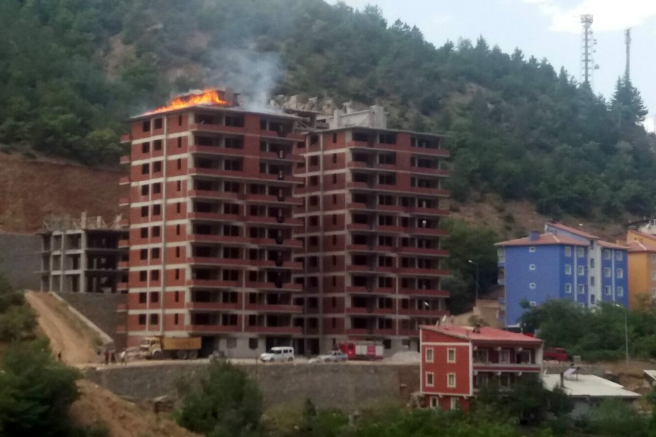 Gümüşhane’de çatı yangını 3