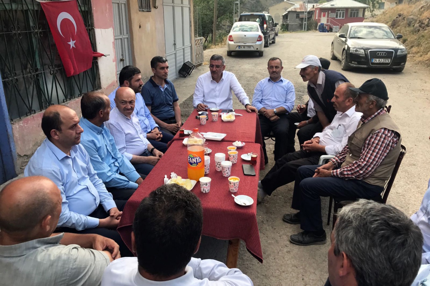 AK Parti heyetinden şehit öğretmenin ailesine ziyaret 1