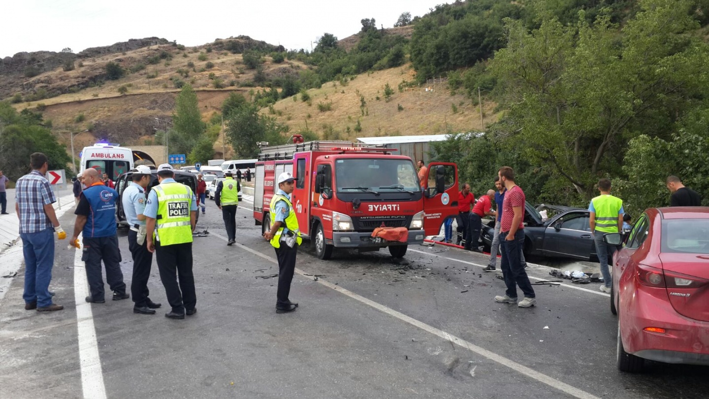 Gümüşhane’de trafik kazası: 1 ölü, 4 yaralı 11